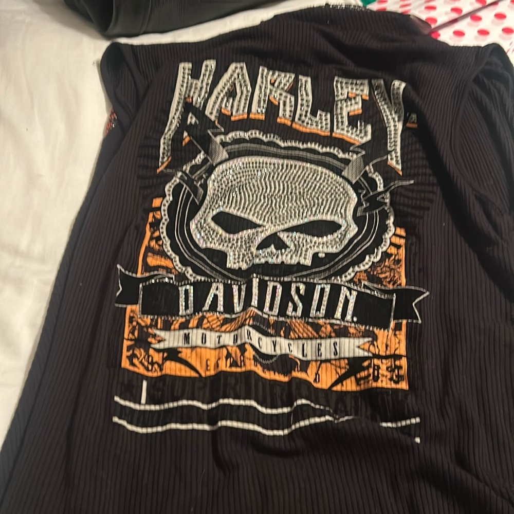 Hooded over shirt, sleeveless size small medium, runs big